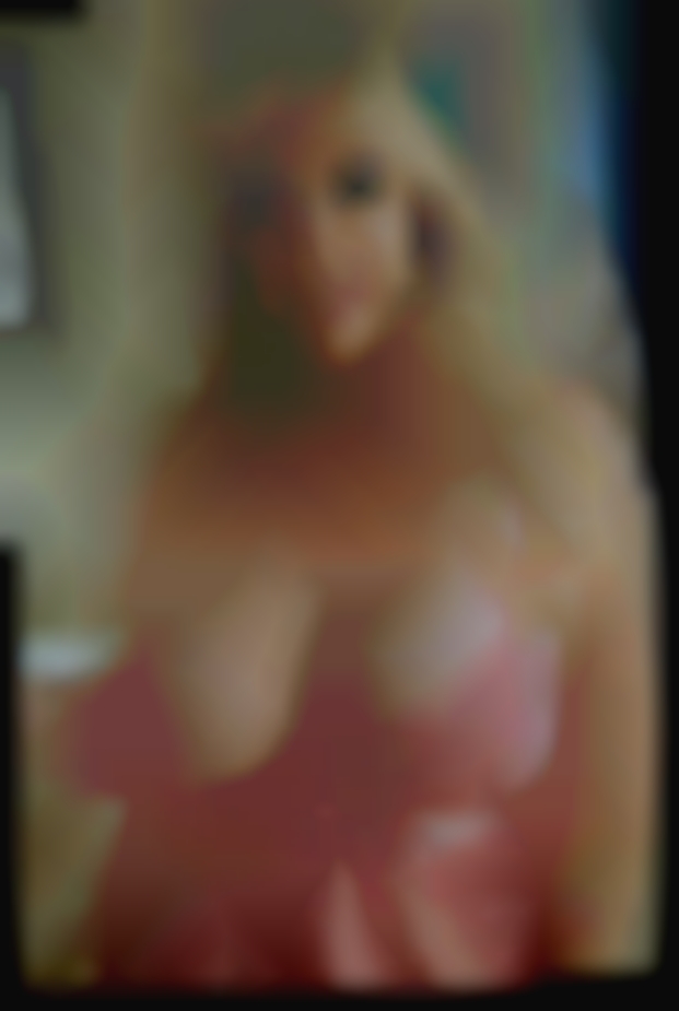 Sexy looking middle-aged amateur women.